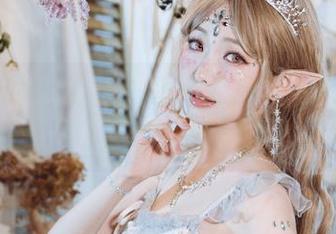 在ElyEE子的裤里丝下，发现最美美图，赶紧下载！