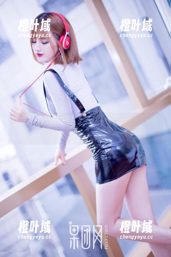 GIRLT果团网 - 这组套图有点意思：龚玥菲的无圣光丝袜时刻！