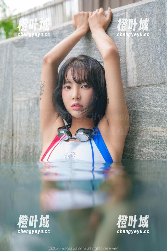 谁说修女不能有风情？Hyoyeon(김효연)的更新原图，简直让人捧心口。