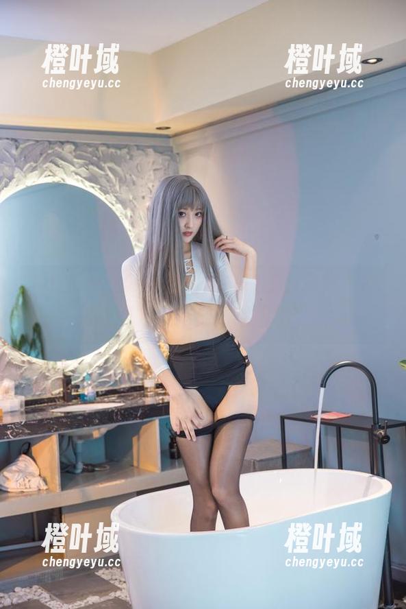 看Luisa_零纱如何用瑜伽写真集把“严肃认真”演绎成“瞎搞搞”！