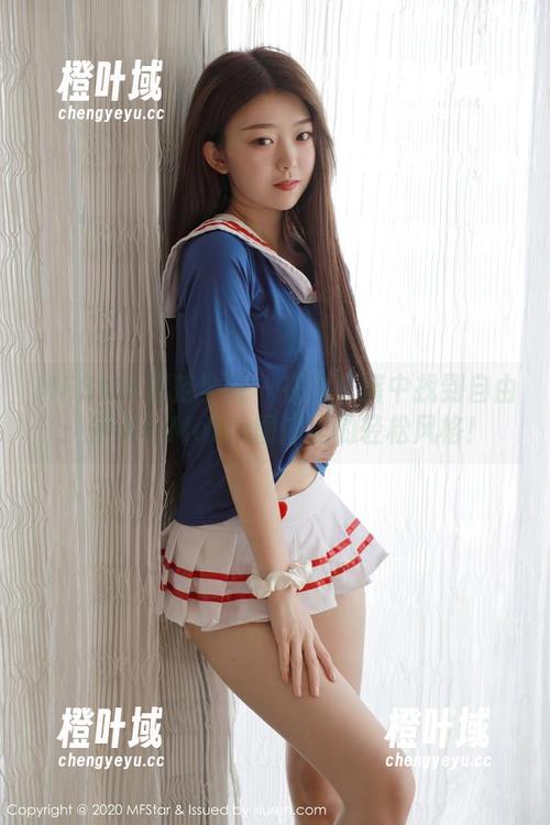 MFStar模范学院-伊小七MoMo MFStar模范学院 - 在牛仔裤中找到自由:伊小七MoMo图库里的轻松风格!