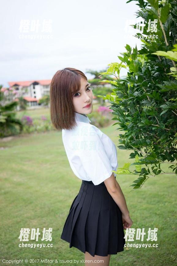 MiStar魅妍社 - 易阳Silvia白色写真原图，分享给你，顺便告诉你，她也会被蚂蚁吓到！