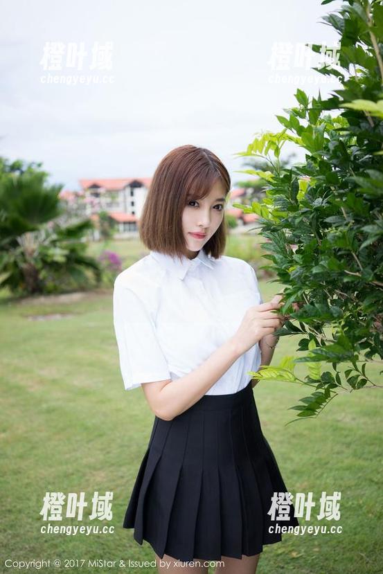 MiStar魅妍社-萌奈子 MiStar魅妍社 - 探秘萌奈子的私拍日常:哪一张是她用零食诱惑我拍的?