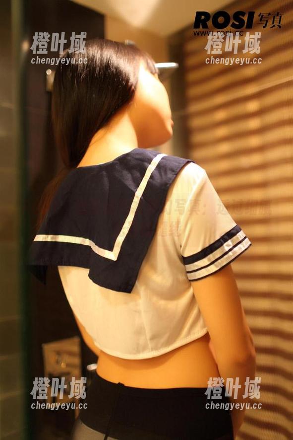 ROSI - 恋恋的毛衣梦幻写真：透过细腻光影的缱绻