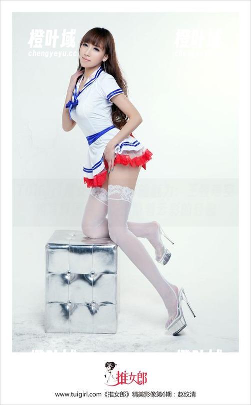 TuiGirl推女郎 - 飞行的魅力：王馨瑶空姐写真图包，仿佛带着云彩的轻盈
