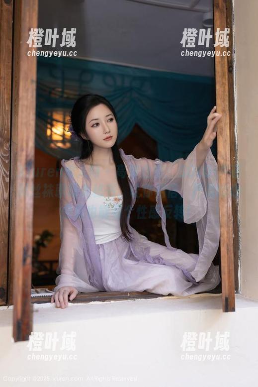 Xiuren秀人网 - 高清合集：SOLO-尹菲黑丝袜职场女秘书，让你相信，严肃的办公室也能有个性感反转！