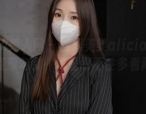 Xiuren秀人网 – 被周美美alicia的灰丝私拍资源勾引，真是忍不住多看两眼！