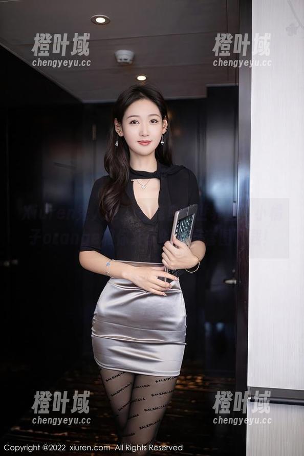Xiuren秀人网-小橘子orange Xiuren秀人网 - 在纯白的世界里,小橘子orange和你共享的美好套图下载!