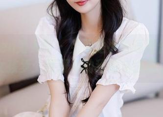 Xiuren秀人网 – 免费是小逗逗陪伴你的女孩梦：图册里的甜蜜与搞怪。