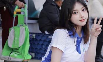 Xiuren秀人网 – 当爱丽莎Lisa的长腿遇上镜头，谁还在乎原图的清晰度？