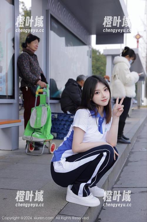 Xiuren秀人网 - 当爱丽莎Lisa的长腿遇上镜头，谁还在乎原图的清晰度？