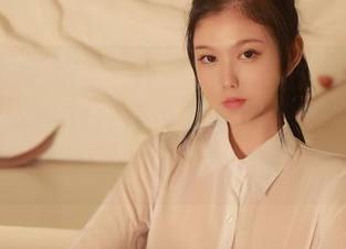 Xiuren秀人网 – 作品更新！王馨瑶Yanni带来的女孩对我来说就是风景，只想驻足！