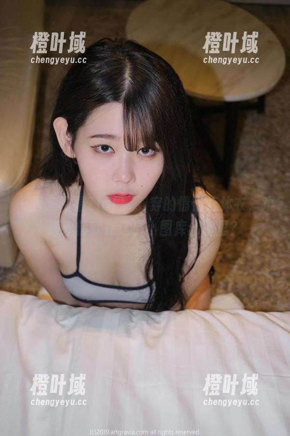 一起来看看Zia(지아)穿的情侣连体衣，难道爱情就在这小小图库分享里？
