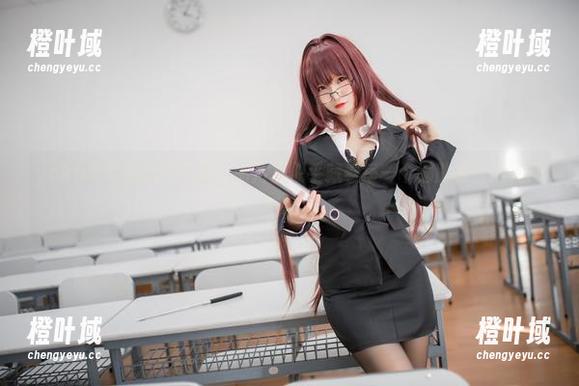 yoko夏宅的泳衣写真，图片里似乎藏着每一个懒散夏日的无所事事。