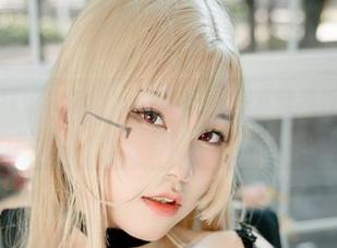 从碧蓝航线到新春，七七娜娜子的写真壁纸真是五光十色！