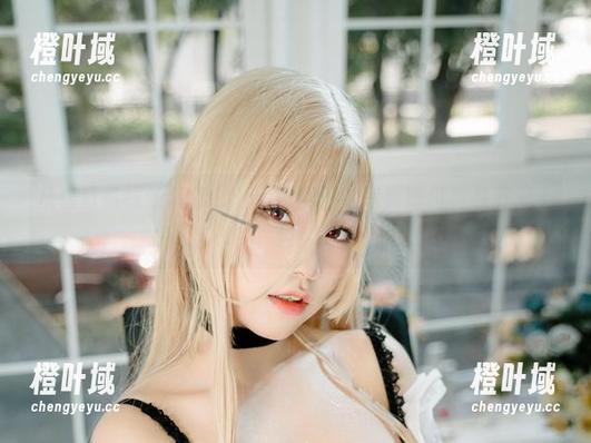 从碧蓝航线到新春，七七娜娜子的写真壁纸真是五光十色！