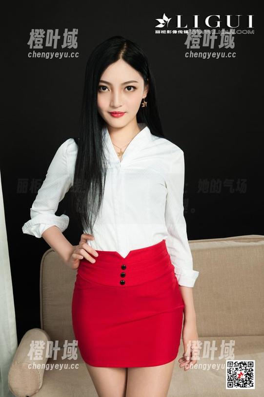 丽柜 - 在线！潼潼的红裙合集：她的气场，让我想顺便换个发型。