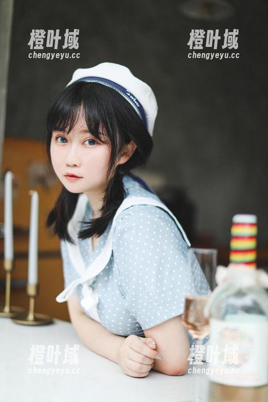 依依超级懒 高清依依超级懒泳衣图库:看完可能会考虑从沙滩直接跳进泳池!