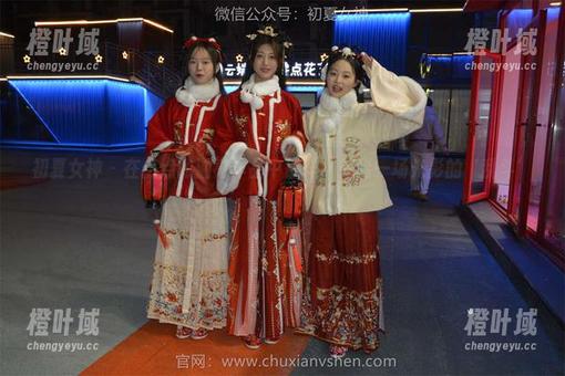 初夏女神 - 在点点的油亮作品中徜徉，体验一场光影的‘乱斗’！