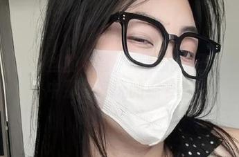 微密圈 – 肉丝的日常：可爱的肉巴写真图集中那些好玩的细节！