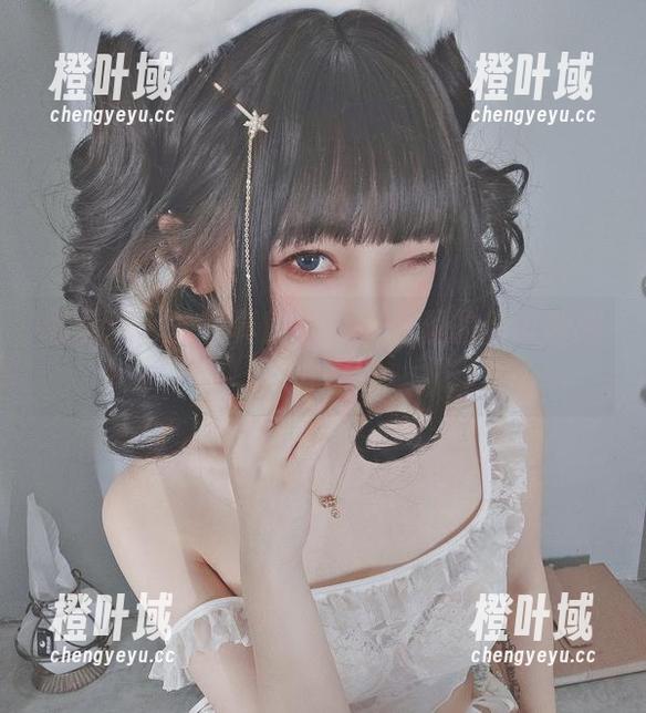 名赖弥七 名赖弥七的写真世界:小狐狸的俏皮瞬间分享