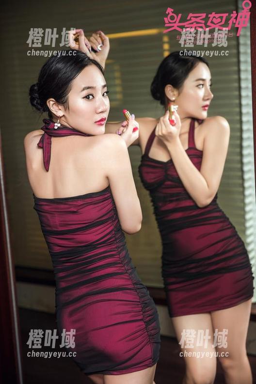 头条女神 - 全套图包出炉：林依依的短裤，简直是魔法教会的夏日单品！