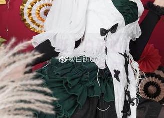 从定制到作品，妖君白研的水手服带着梦幻与俏皮的气息。