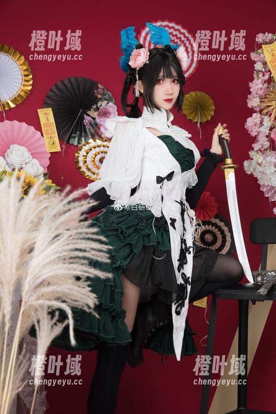 从定制到作品，妖君白研的水手服带着梦幻与俏皮的气息。