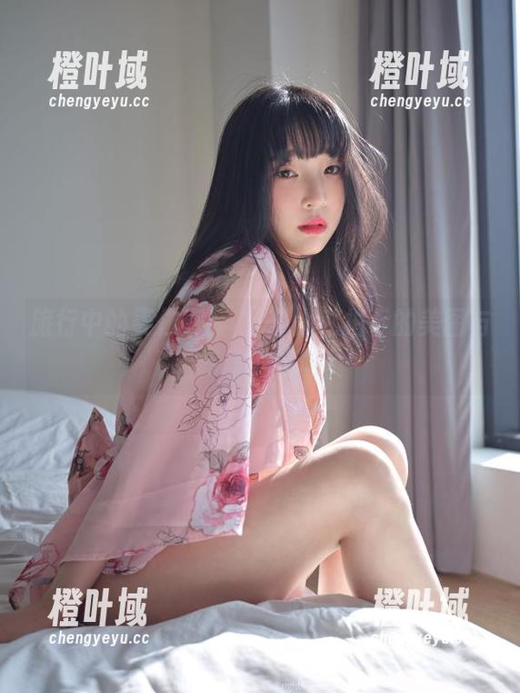 旅行中的姜仁卿(강인경)：私拍下的美图与暗藏的尴尬