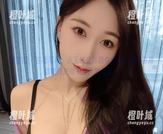 微密圈 - 在线写真：小玉吃果冻教你瑜伽，顺便也教你如何把镜头当作瑜伽垫！