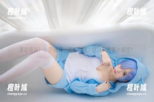 海边邂逅！小野妹子w最新原图，涟漪中藏着小秘密！