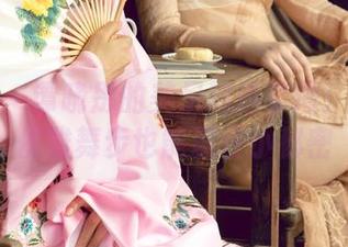 尤果网 – 谭晓彤的美足精选套图：脚趾的优雅舞步也能藏住小秘密