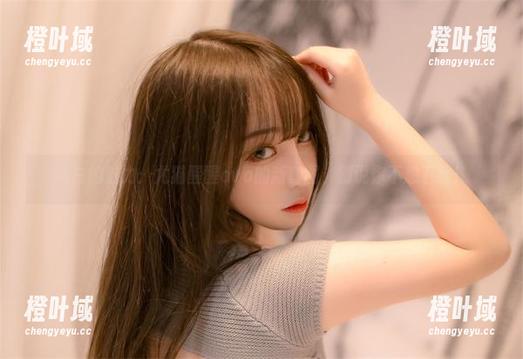纯白的魅力：尤猫醒醒ovo的新套图，别说你不想下载！