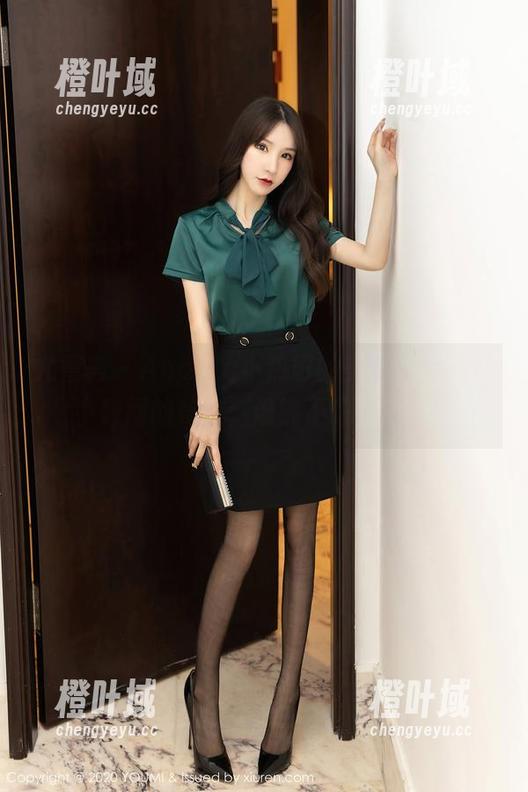 尤蜜荟 - Angela小热巴的美脚合集：脚趾间的秘密，谁能不想知道？