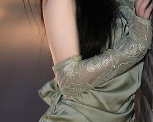 尤蜜荟 – 在线高清是小逗逗：吊带上的瞬间，剪不断理还乱
