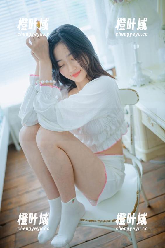 年年Nnian 年年Nnian青丝的写真原图,随便一张都是故事,但你觉得呢?快来议论!