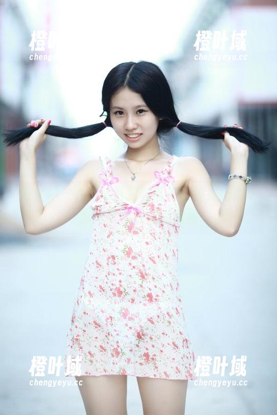 推女神 - Aime张曦若私拍，睡衣图集中那些欲说还休的瞬间