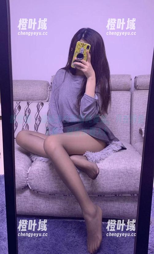 微密圈 - 提袜少女的清纯姿态，只在网盘下载，别告诉别人！