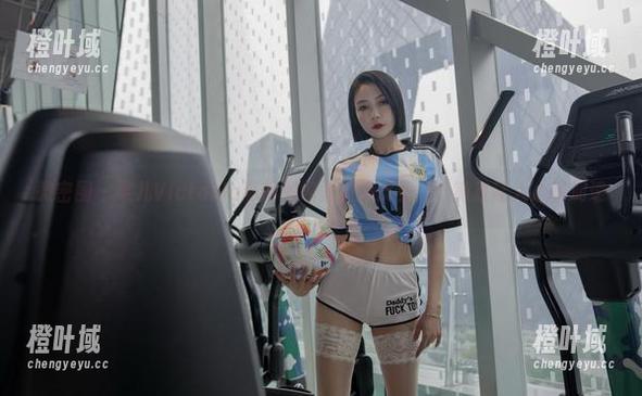 微密圈 - 果儿Victoria私房图包里的漆皮女王，简直让人心跳加速