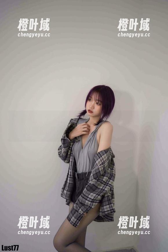 柒柒不可爱黑白图片大揭秘：原来我一直想要的只是一张迷人的黑白脸庞！