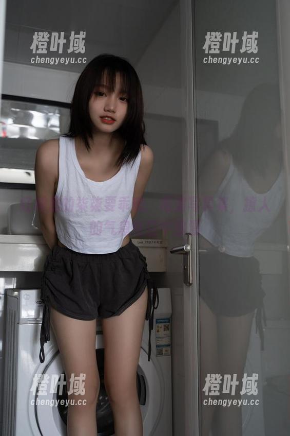 柒柒要乖哦 红裙里的柒柒要乖哦:高清写真集,撩人的气息在空中弥漫