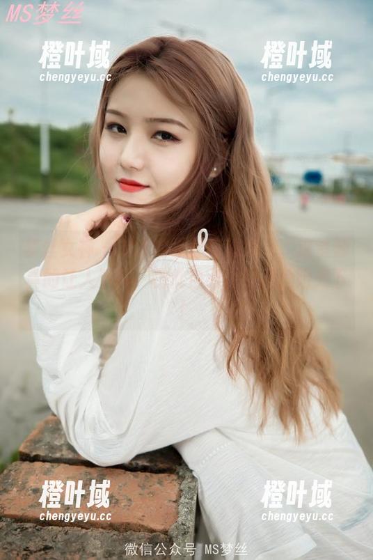 梦丝女神 - 刘诺的夏日高清来袭，这资源真的让人沉醉，仿佛自己也在那片阳光下！