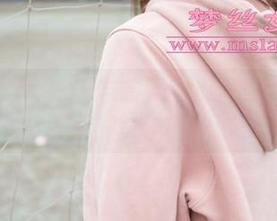 梦丝女神 – 白裙与苏柔：精选瞬间中的微妙张力
