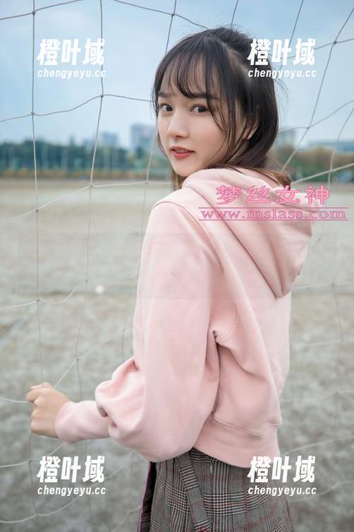 梦丝女神 - 白裙与苏柔：精选瞬间中的微妙张力