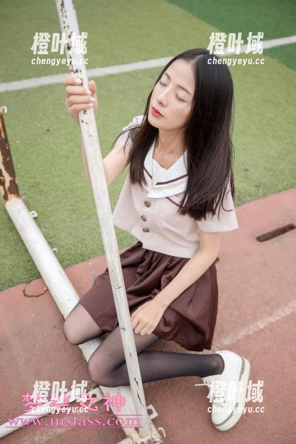 梦丝女神 - 美图狂欢：雪馨的厨娘造型，吃的不只是饭，还有那种让人心动的感觉。