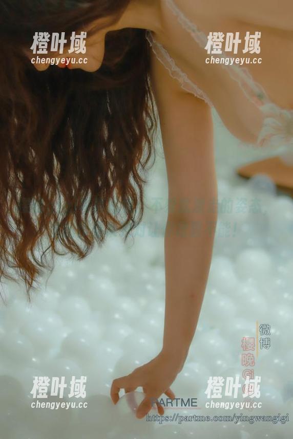 樱晚gigi写真猎情：不爱就溜走的姿态，这组作品集绝对让你欲罢不能！
