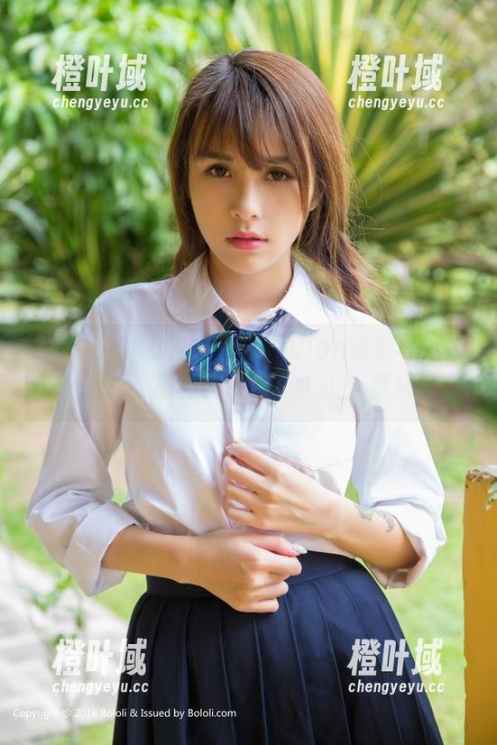 波萝社 - K8傲娇萌萌Vivian泳衣写真大揭秘，原图里的那些‘小’情绪