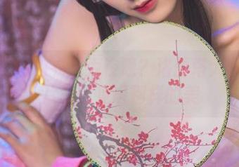谁说红色内衣只为夜晚？洛丽塔大哥的照片让你见识别样的美
