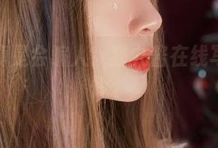 这吊带真是会骗人！猫九酱在线写真惹人怜。