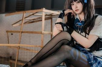 图库里的旗袍旋风：白莉爱吃巧克力教你如何优雅站立！